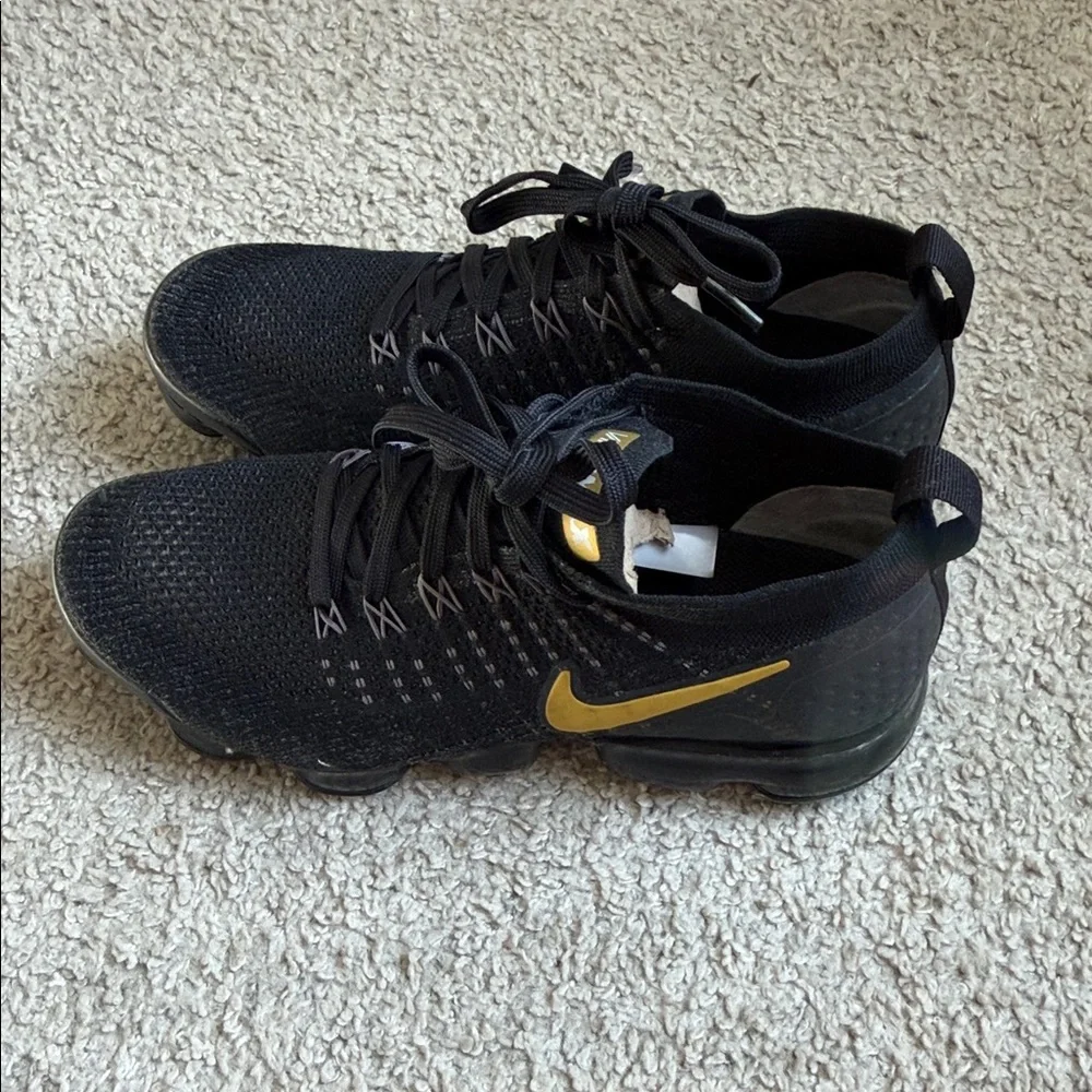 Nike vapor max Black Knit Running Sneakers with Gold Swoosh - Picture 3 of 8